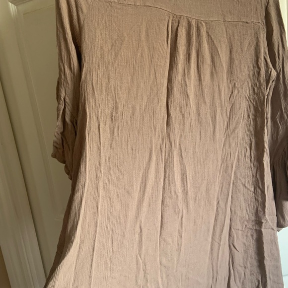 She + Sky Brown Relaxed Ruffled Tunic - Picture 6 of 8
